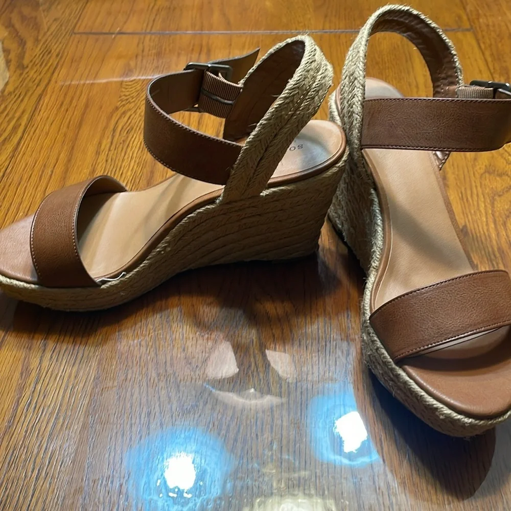 Sonoma Life+Style Sandals Size 9.5 Color&style: Snulitan